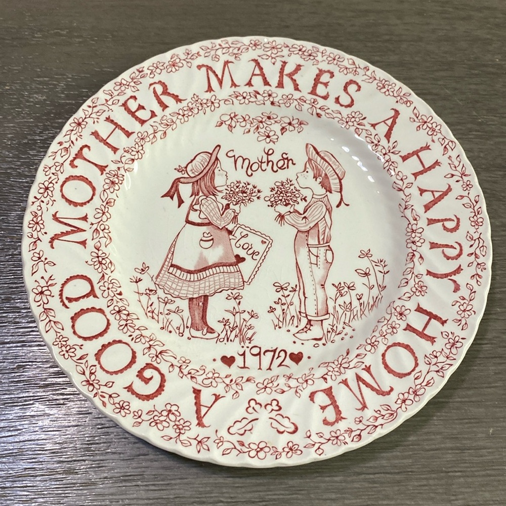 A good mother makes a happy place home decor plate